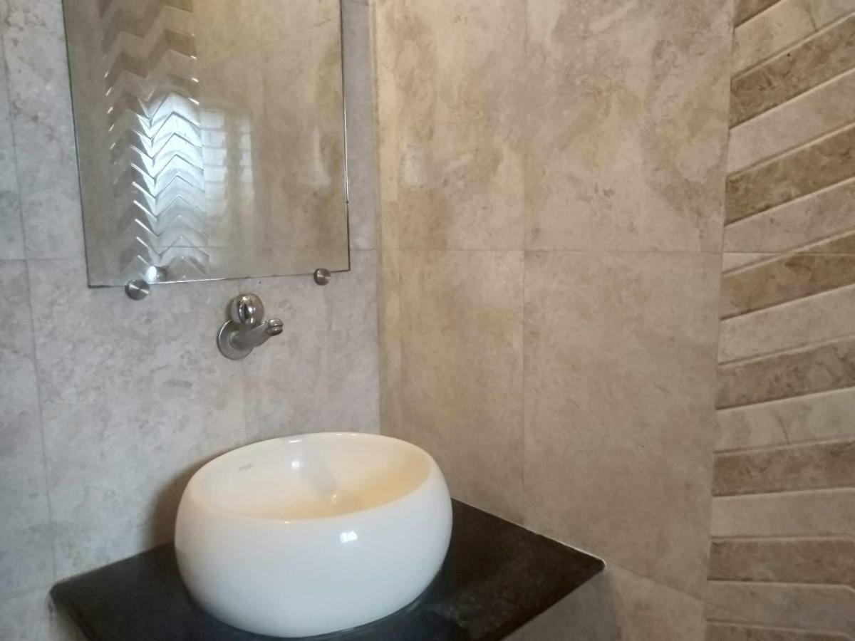 Hotel Rose Lodge Πούνε Εξωτερικό φωτογραφία